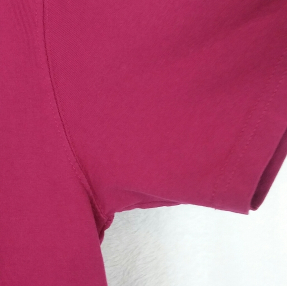 ⭐️ 5 for $25 ⭐️ Curacao Women's  Fushia Tshirt sz Large - Picture 5 of 7